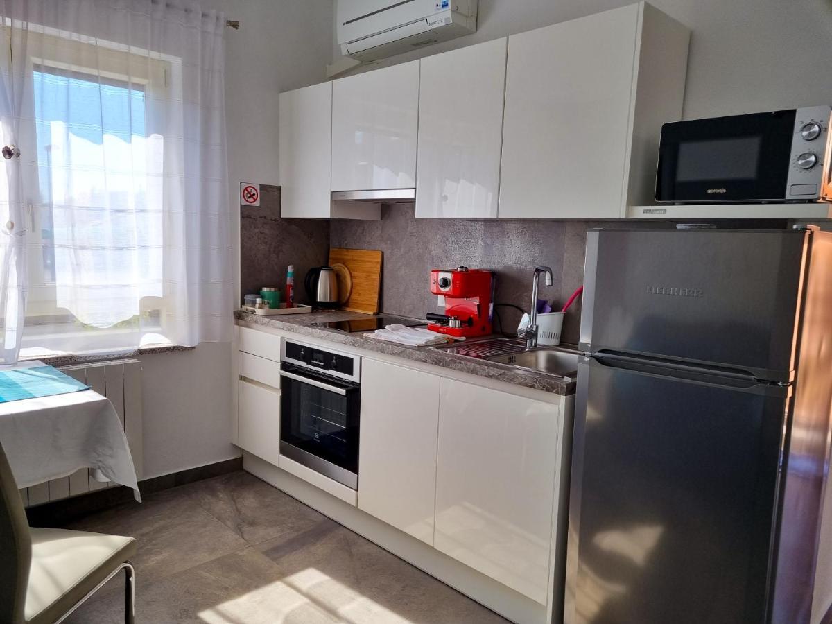 Juli No 2 Apartment โปเรช ภายนอก รูปภาพ